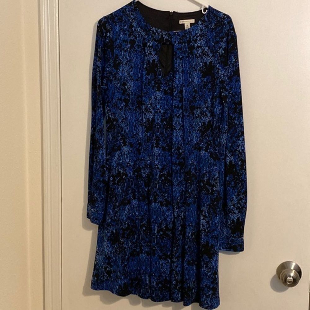 Ladies loose fit dress size M